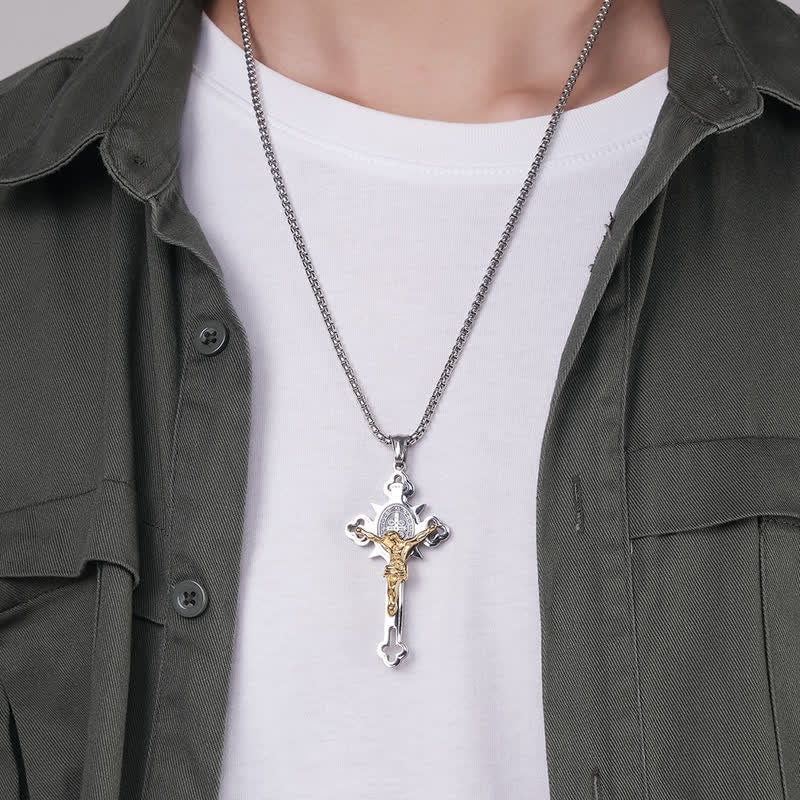 Gratis beschermend Benedictuskruis aan een krachtig hanger collier