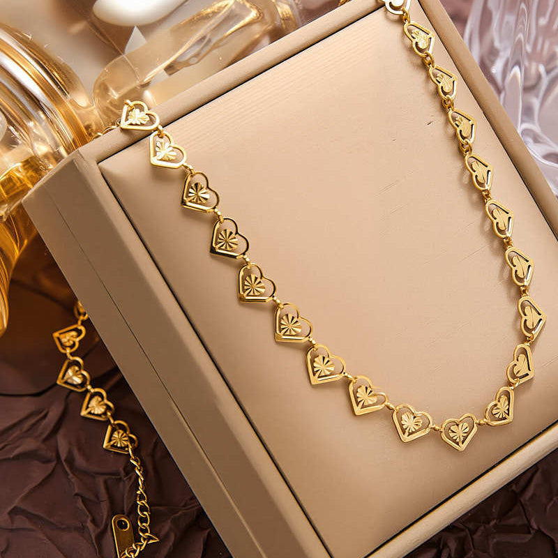 Stralende hartjesketting