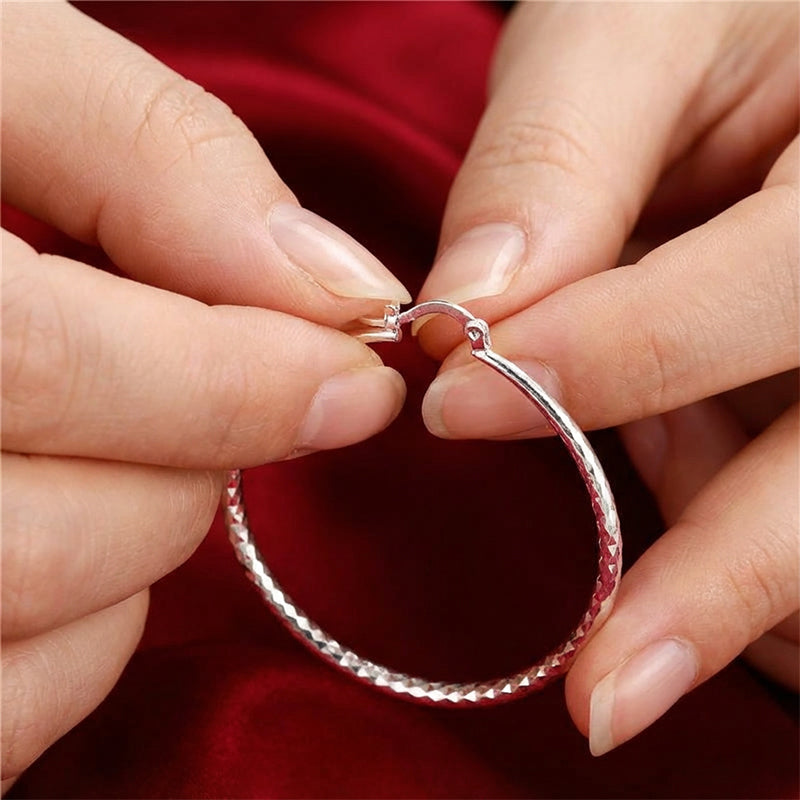 Pendientes de aro gratuitos con corte de diamante para mujer