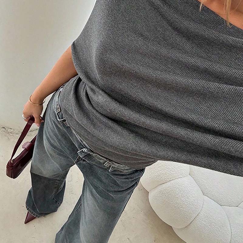Haut asymétrique pour femme à épaules dénudées et manches chauve-souris