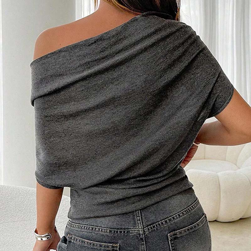 Haut asymétrique pour femme à épaules dénudées et manches chauve-souris