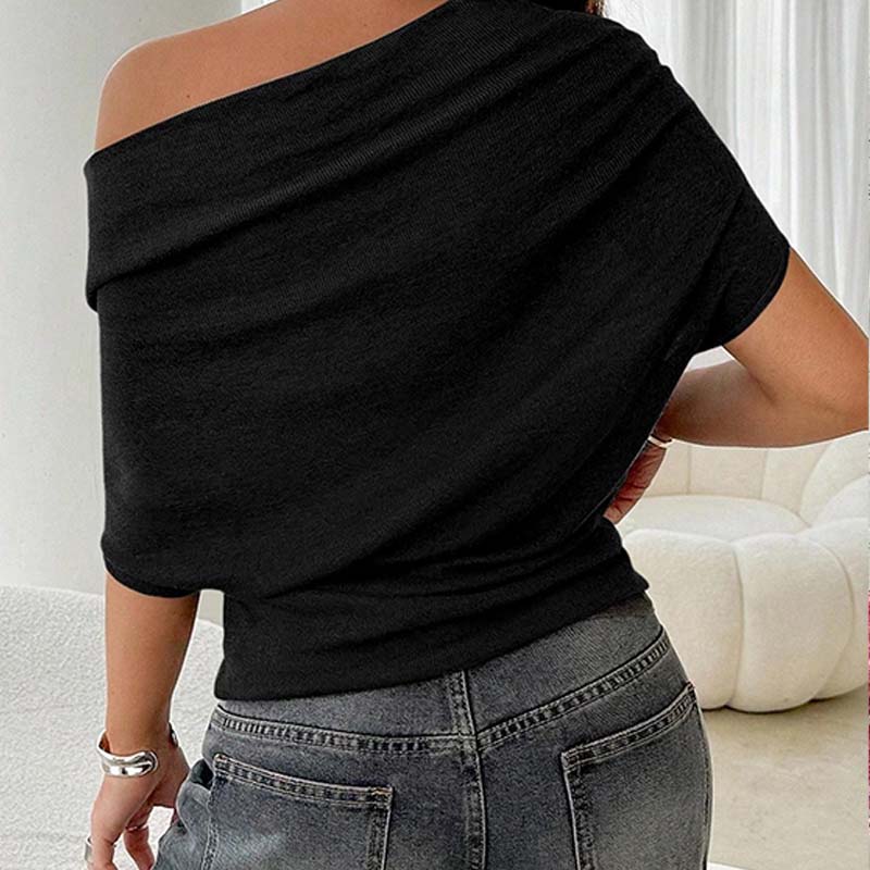 Haut asymétrique pour femme à épaules dénudées et manches chauve-souris