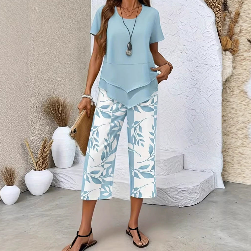 Casual set met tuniektop met ronde hals en laagjes en broek met wijde pijpen