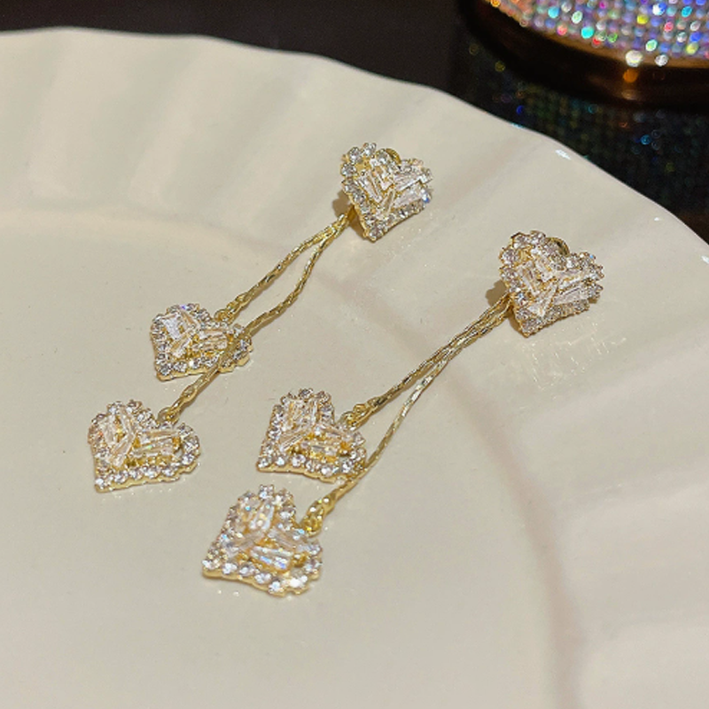 Romantische lange oorhangers met hartje