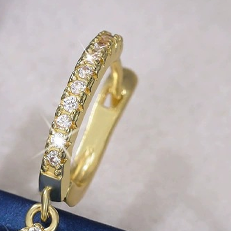 Pendientes de aro colgantes elegantes con forma de lágrima gratis