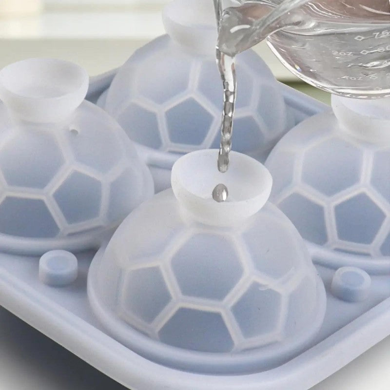 Bandeja gratuita de silicona para cubitos de hielo con forma de balón de fútbol ¨C cubitos de 5.5 cm, derretimiento lento y diseño a prueba de fugas