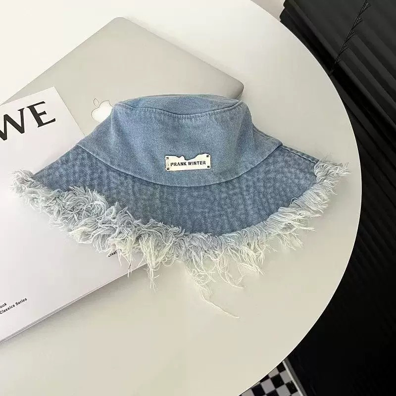 Stijlvolle denim zonnehoed met laagjes en rafelranden