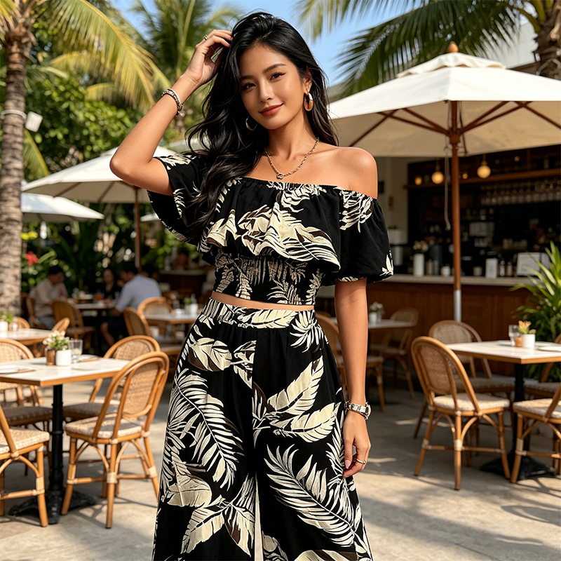 Conjunto de dos piezas para mujer con estampado de hojas tropicales y hombros descubiertos