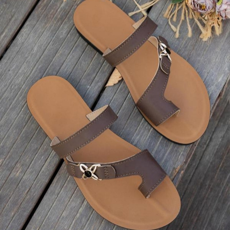Sandalias planas de mujer con puntera de clip NOW