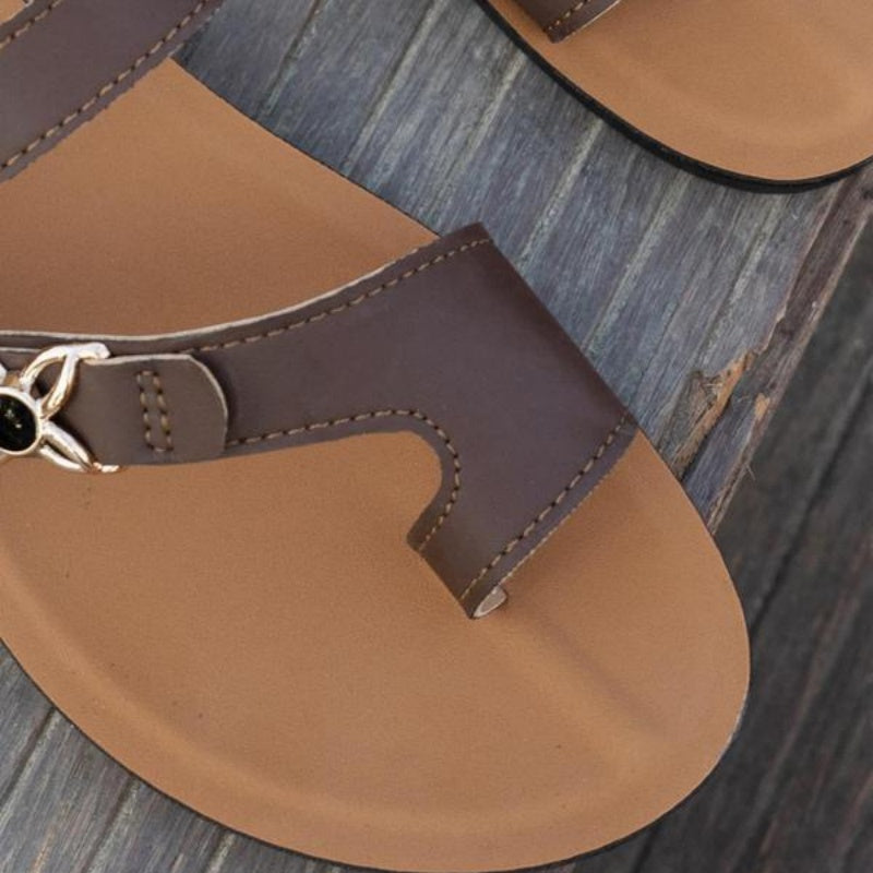 Sandalias planas de mujer con puntera de clip NOW