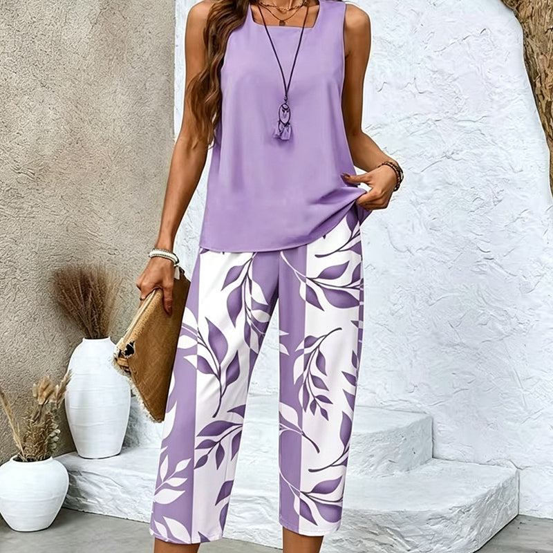 Completo con top senza maniche e pantaloni capri stampati