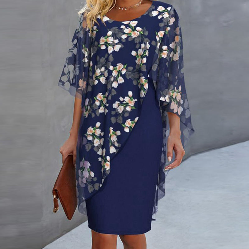 Conjunto elegante de mujer con sobrefalda y vestido de estampado floral