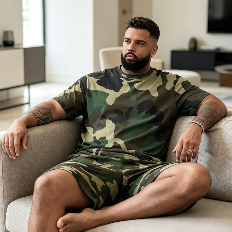 Conjunto de camiseta y pantalones cortos con estampado de camuflaje para hombre