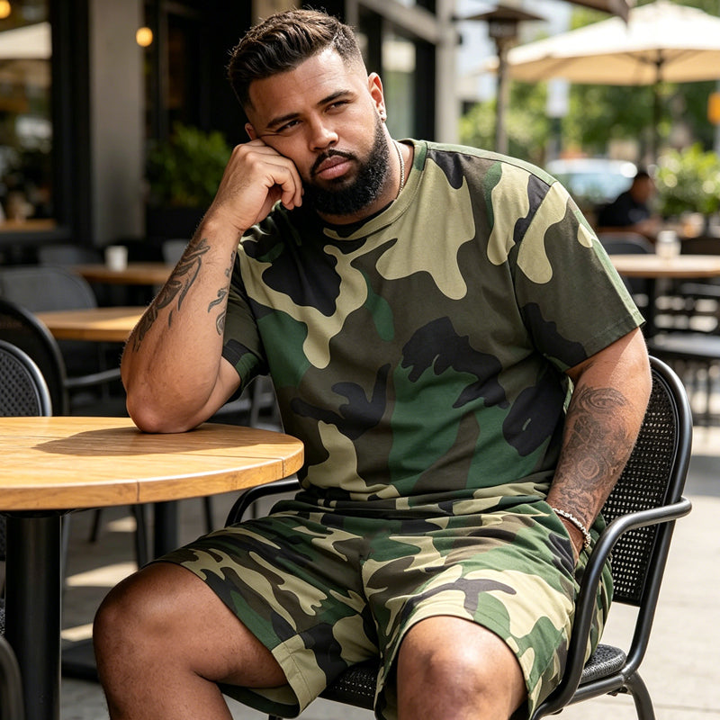 Conjunto de camiseta y pantalones cortos con estampado de camuflaje para hombre