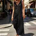 Mouwloze jumpsuit voor dames met V-hals en knoopsluiting aan de voorkant