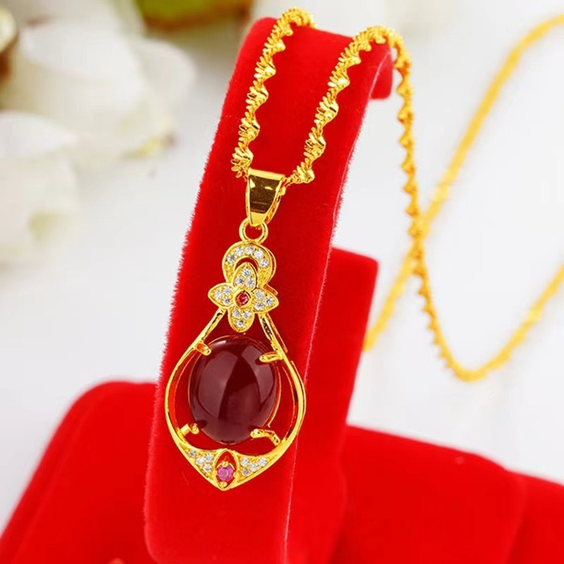 Elegante ketting met vierbladige klaver en druppelhanger
