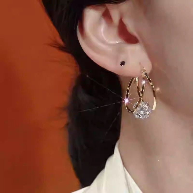 Pendientes de doble aro con bolas de zirconia brillantes