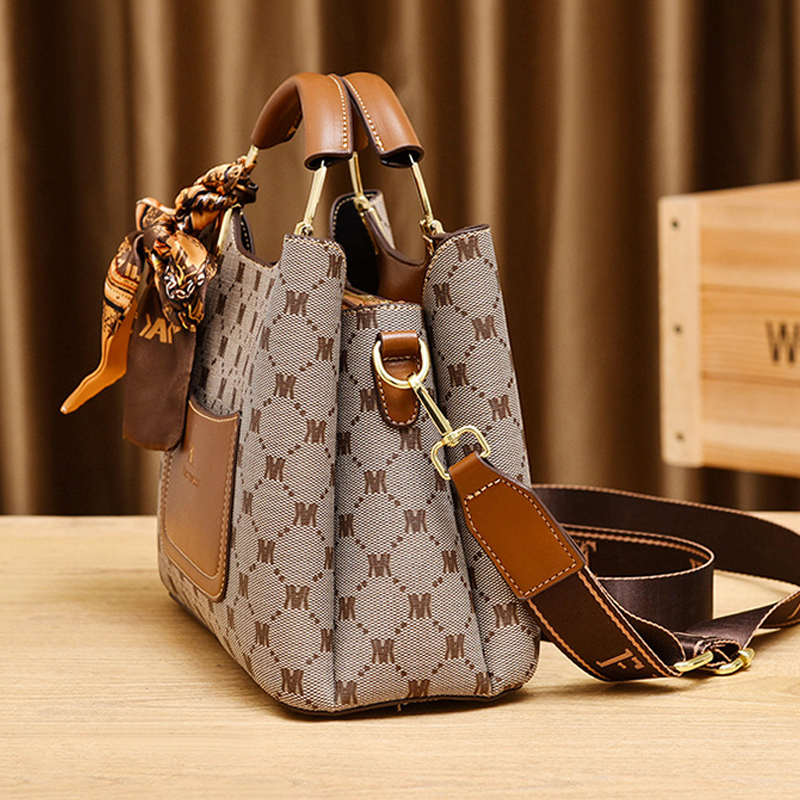 Crossbodytas met monogram, handvat aan de bovenkant