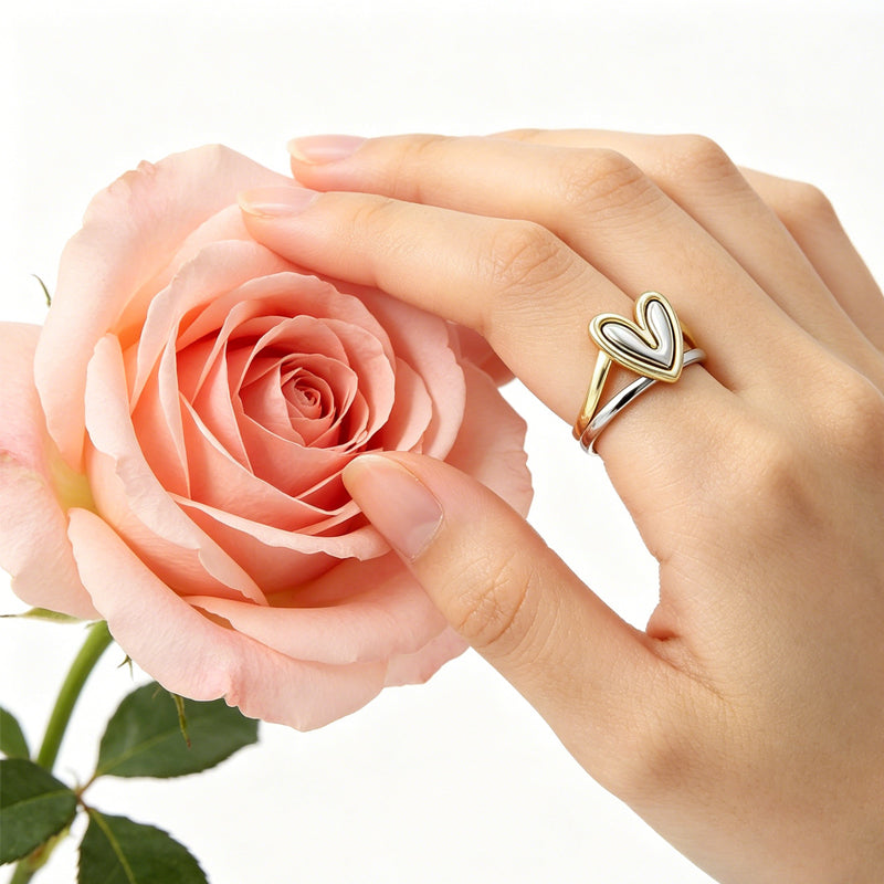 Anillo de corazón en capas bicolor