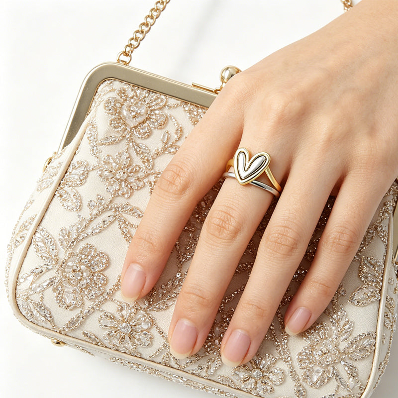 Anillo de corazón en capas bicolor