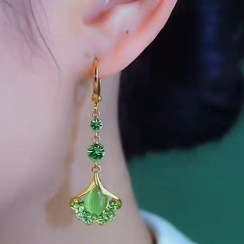 Pendientes elegantes de borla con hojas de ginkgo