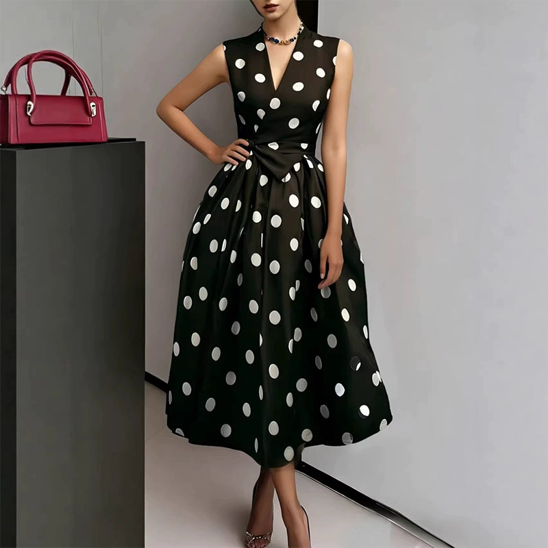 Abito da donna senza maniche con scollo a V e stampa a pois