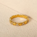 Anello eternity elegante da donna con cuore - zirconi microincastonati, acciaio inossidabile, componibile