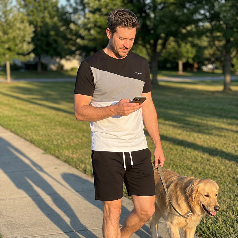 Ensemble homme avec t-shirt et short à empiècements colorés