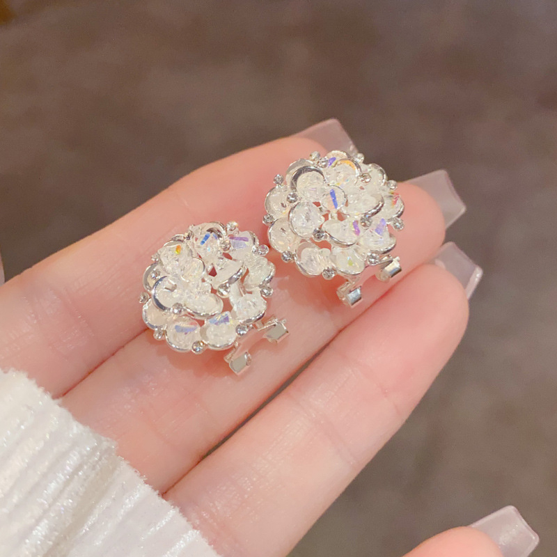Elegante fonkelende bloemvormige oorstekers