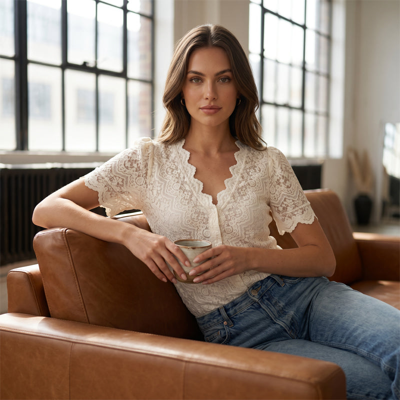 Top in pizzo casual da donna con scollo a V e maniche corte