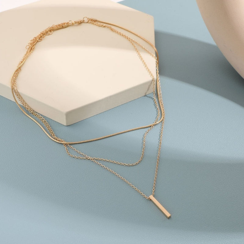 Collana elegante a più strati con ciondolo delicato