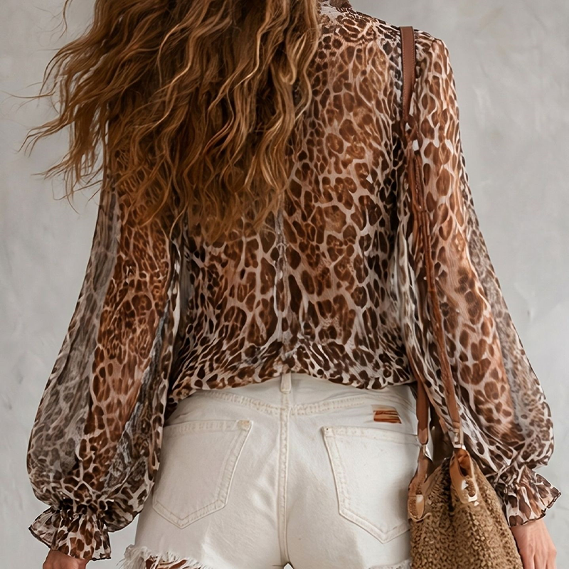 Top leopardato con scollo a V e laccetto - Grinta femminile selvaggia