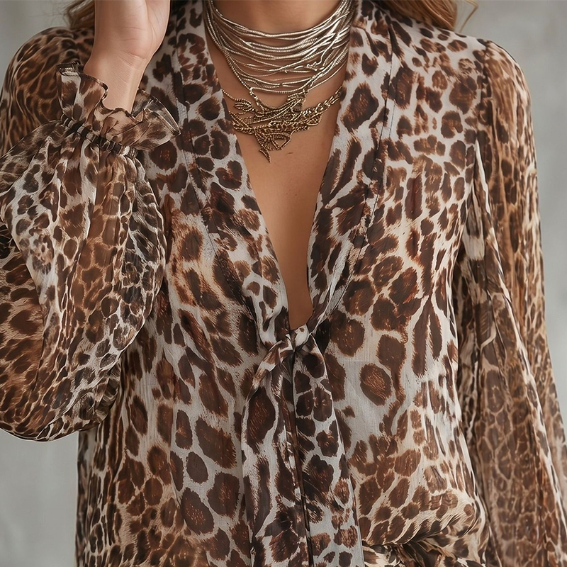 Top leopardato con scollo a V e laccetto - Grinta femminile selvaggia