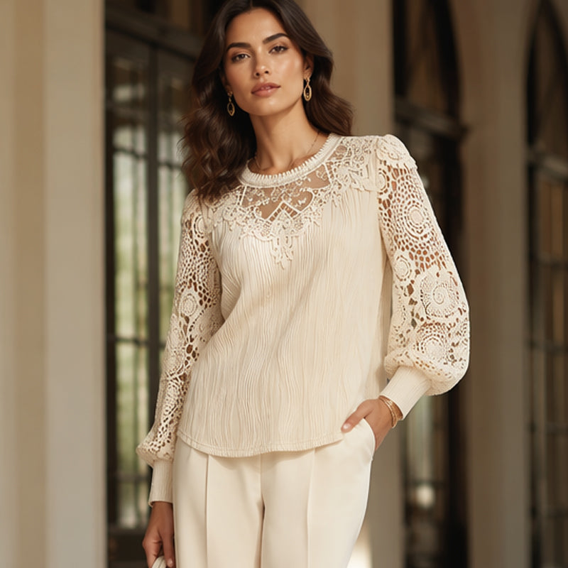 Top elegante da donna con inserti in pizzo ¨C dettagli femminili e stile quotidiano senza sforzo