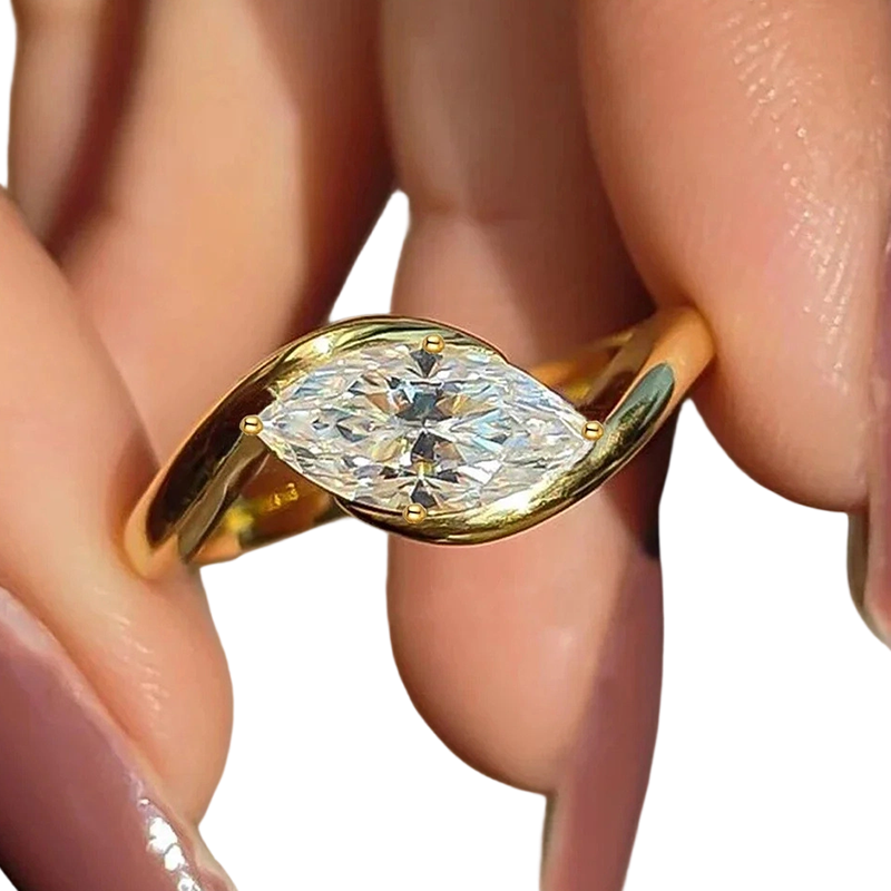 Anello radiante con taglio marquise