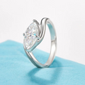 Anello radiante con taglio marquise