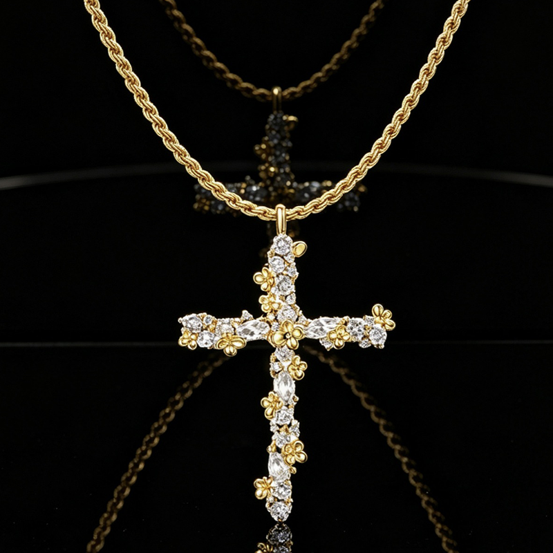 Collier avec croix rayonnante