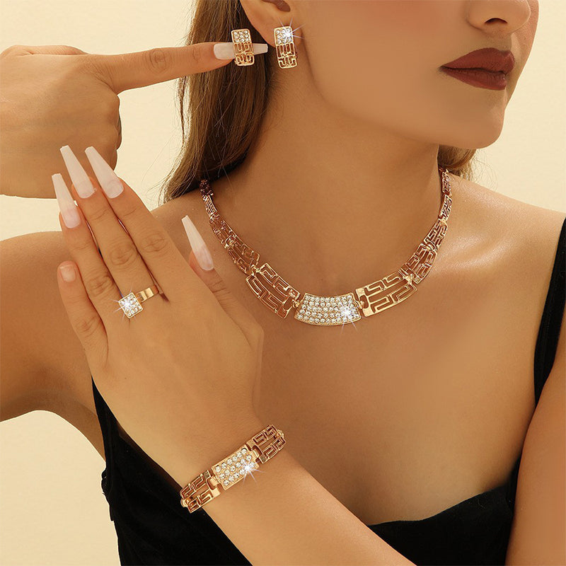Set di gioielli con strass da 4 pezzi - Collana, orecchini, bracciale e anello - Completa il tuo look
