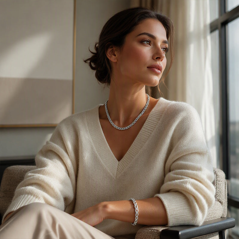 Elegante collana a catena intrecciata color argento