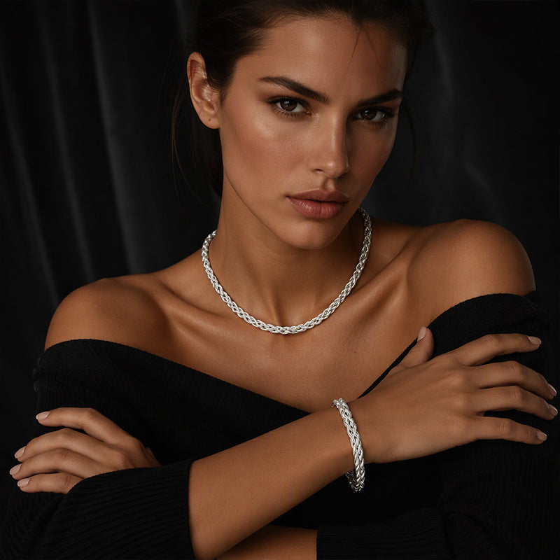 Elegante collana a catena intrecciata color argento