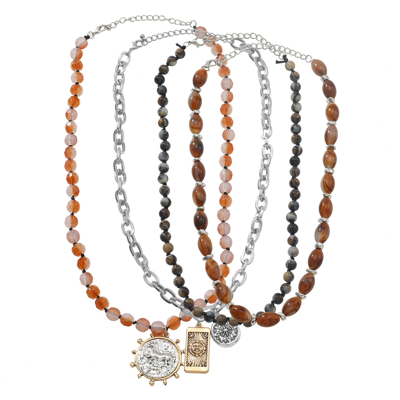 Collier rétro à perles superposées