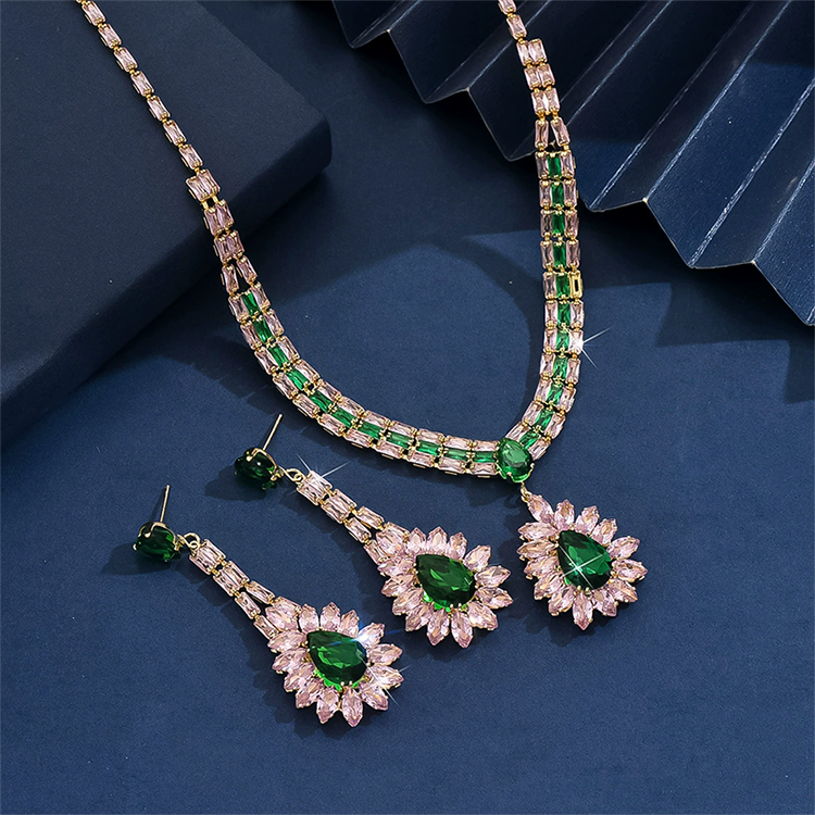 Sieradenset met zirkonen: ketting en hangende oorbellen voor dames