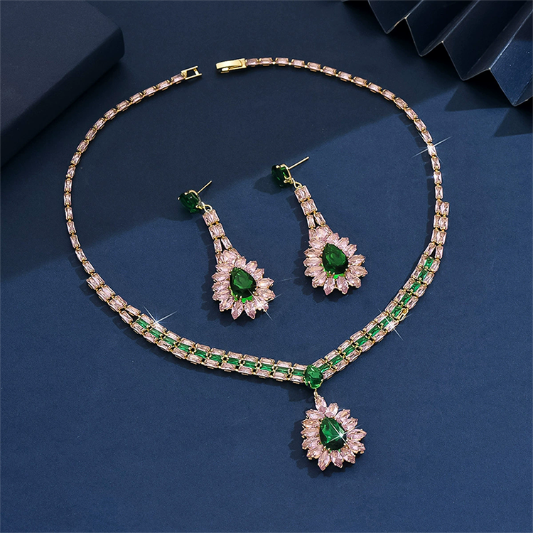 Sieradenset met zirkonen: ketting en hangende oorbellen voor dames