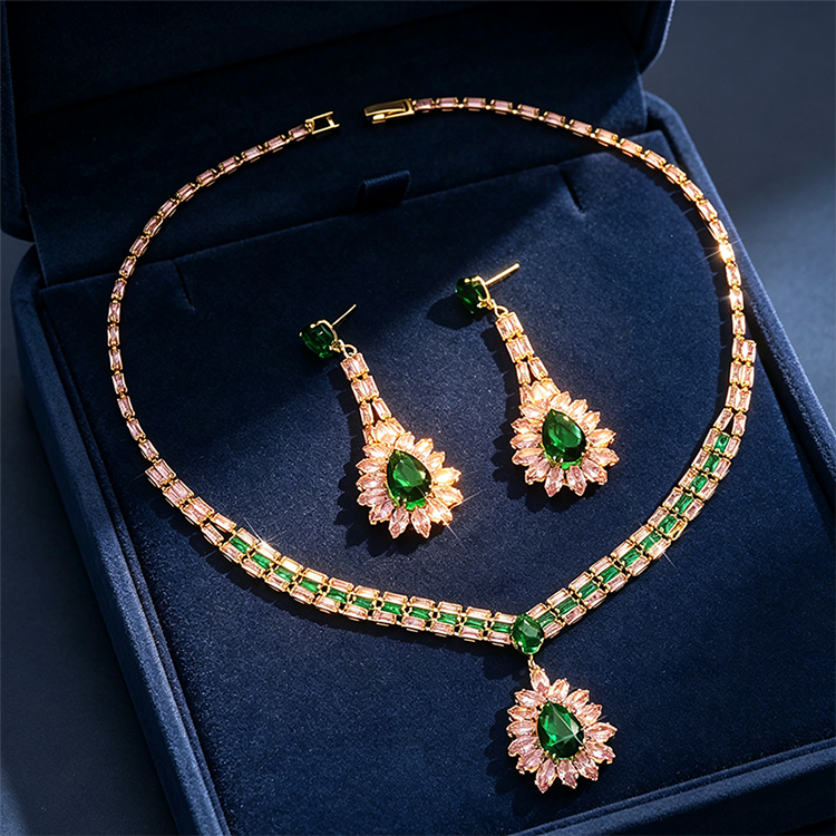 Sieradenset met zirkonen: ketting en hangende oorbellen voor dames