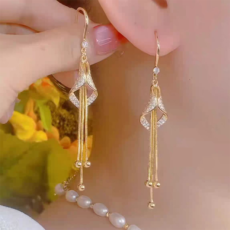 Elegante geometrische oorhangers met kwastjes